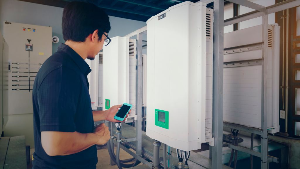 Sunce Renewables solar inverter repair team in Noida