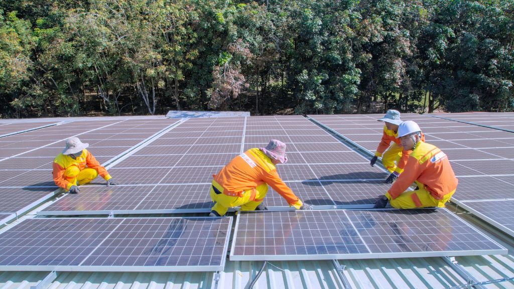 Solar inverter PCB repair at Sunce workshop